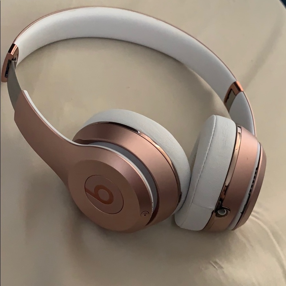 rose gold wireless beats by dre